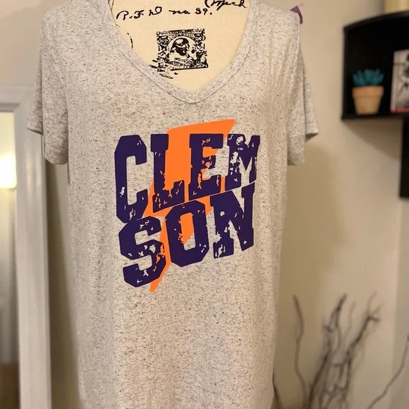 DolledUp- Custom Tee- Collegiate D1 Sports Team Logo - Picture 3 of 6